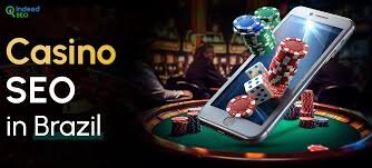 Antarmuka permainan Reactoonz menampilkan grid 7x7 dengan karakter-karakter lucu